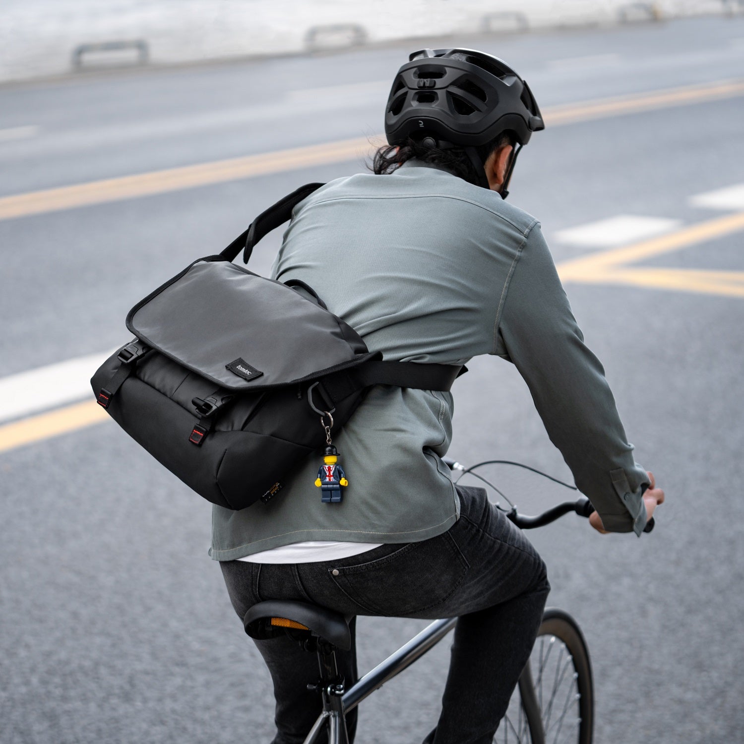 tomtoc 16 Inch Casual Laptop Shoulder Sling Bag - Black